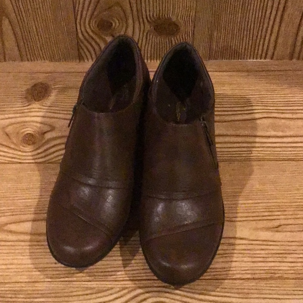 NOWT Sz.9 Easy Street Brown Booties.  CLOSET CLEANOUT